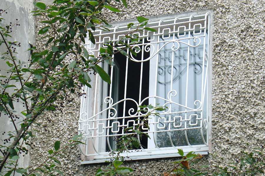 Установка решеток на окна